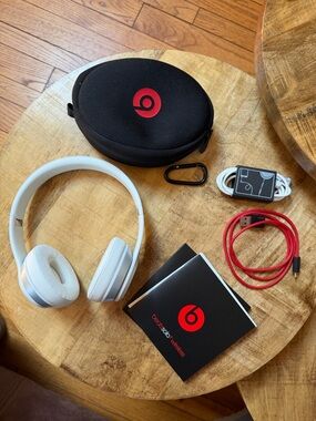 Beats Solo2 Wireless Headphones in White